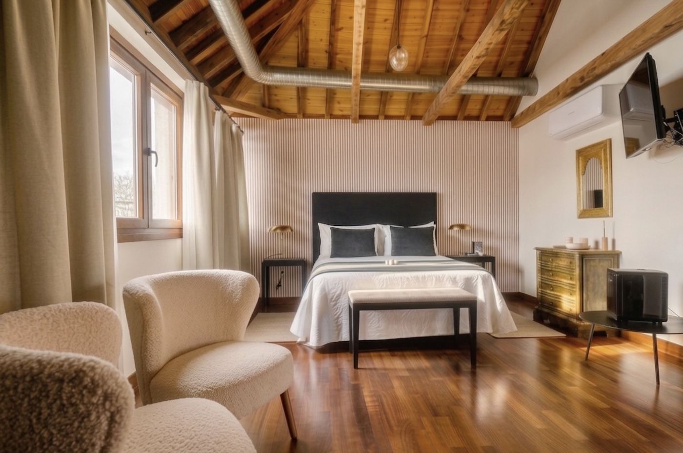 Habitación Deluxe del Casón del Conde, detalle de las vigas vistas