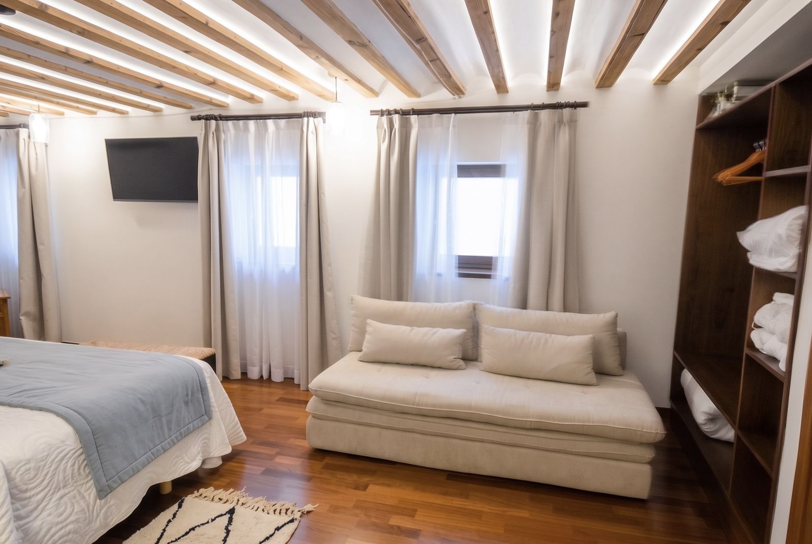Habitación Familiar del Casón del Conde, cama Queen y sofá cama