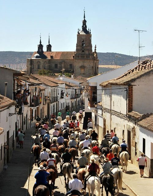 Calle del casco histórico de Orgaz camino de la Plaza Mayor