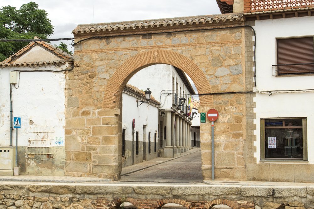Arco de San José, puerta histórica de Orgaz (Toledo)
