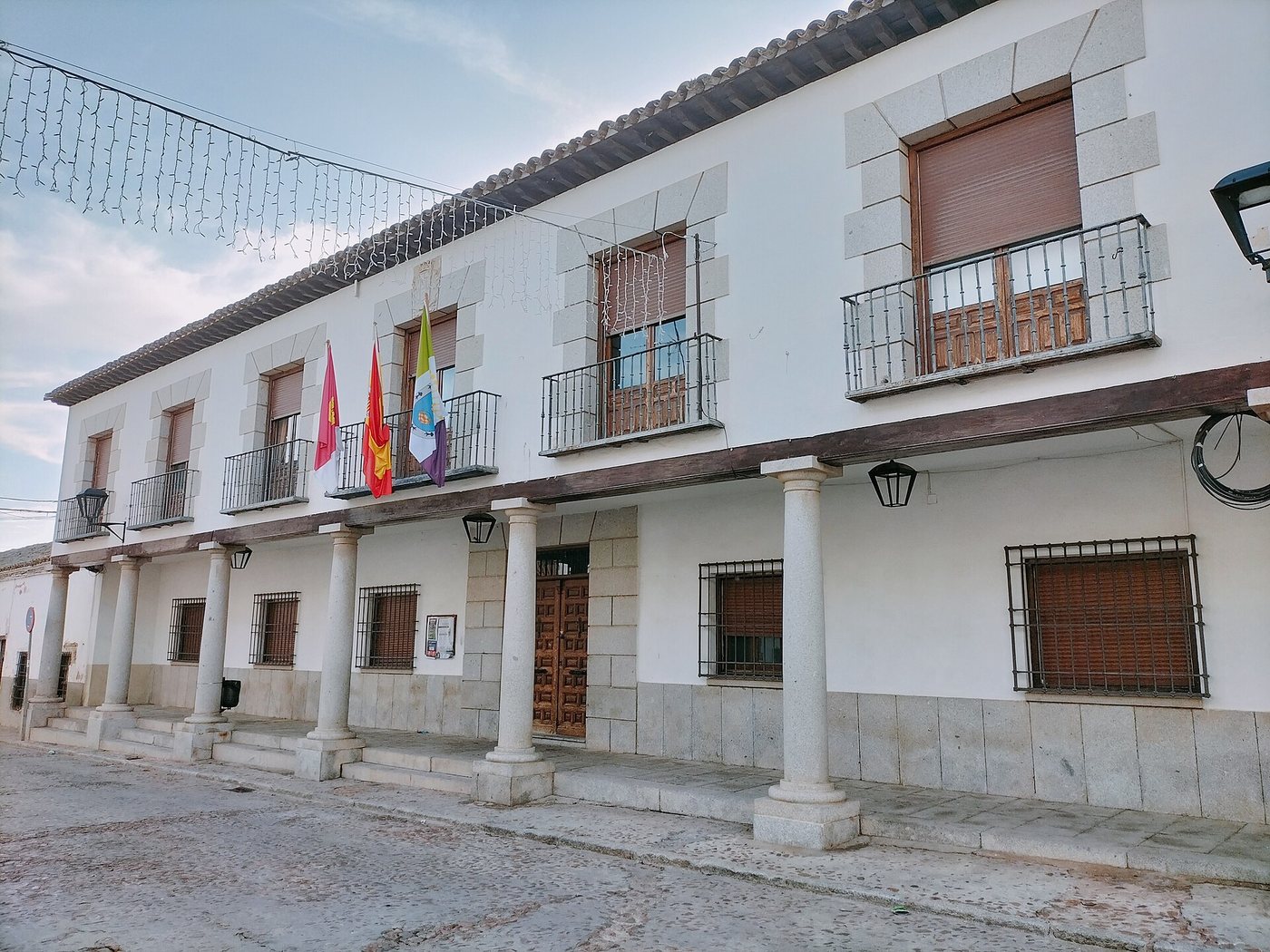 Ayuntamiento de Orgaz, en la plaza mayor