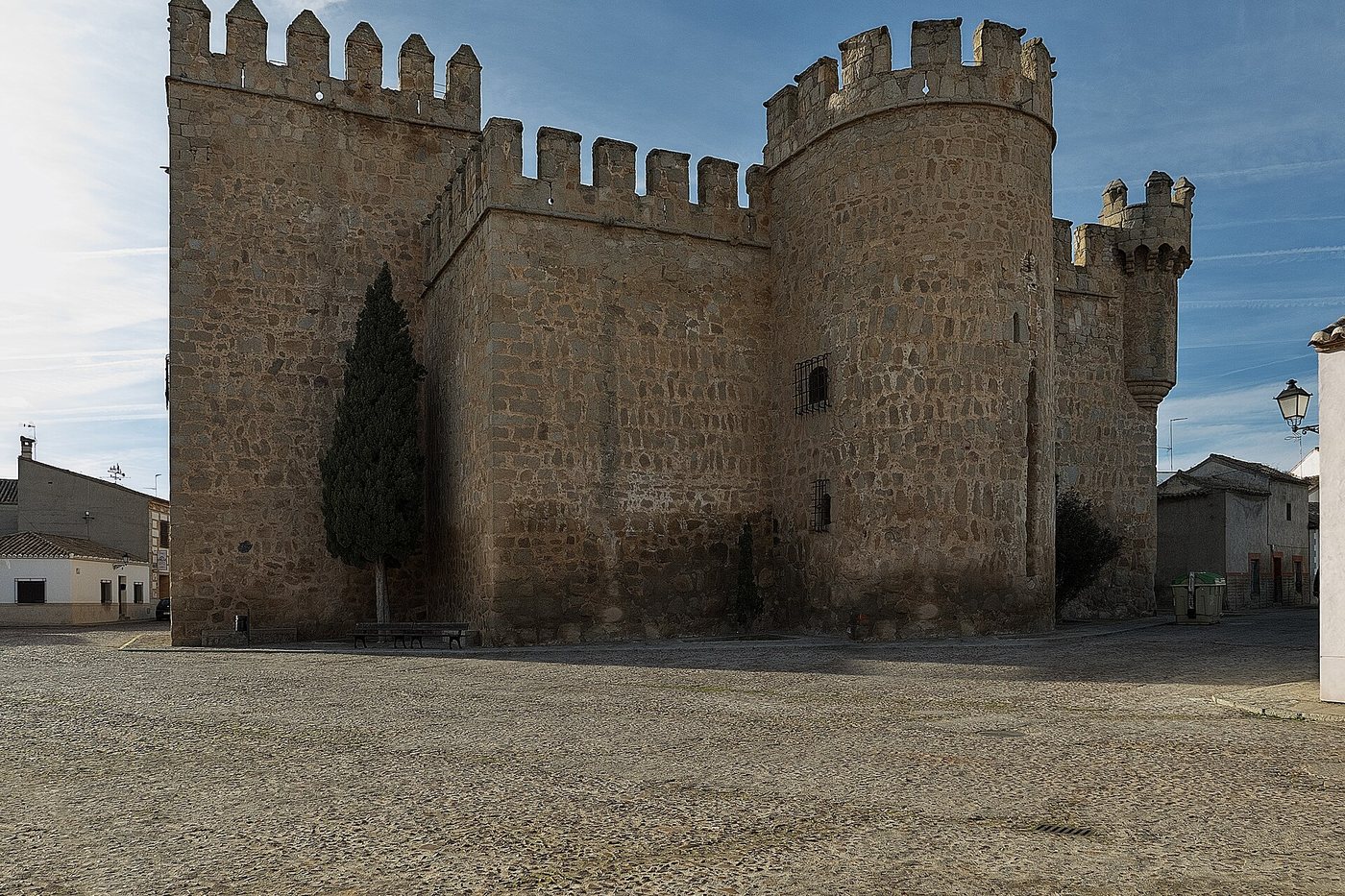 Castillo de los Señores de Orgaz, muralla y torreones