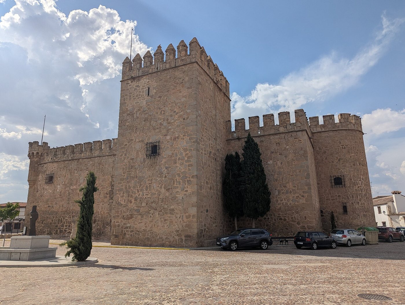 Castillo de Orgaz visto desde la explanada