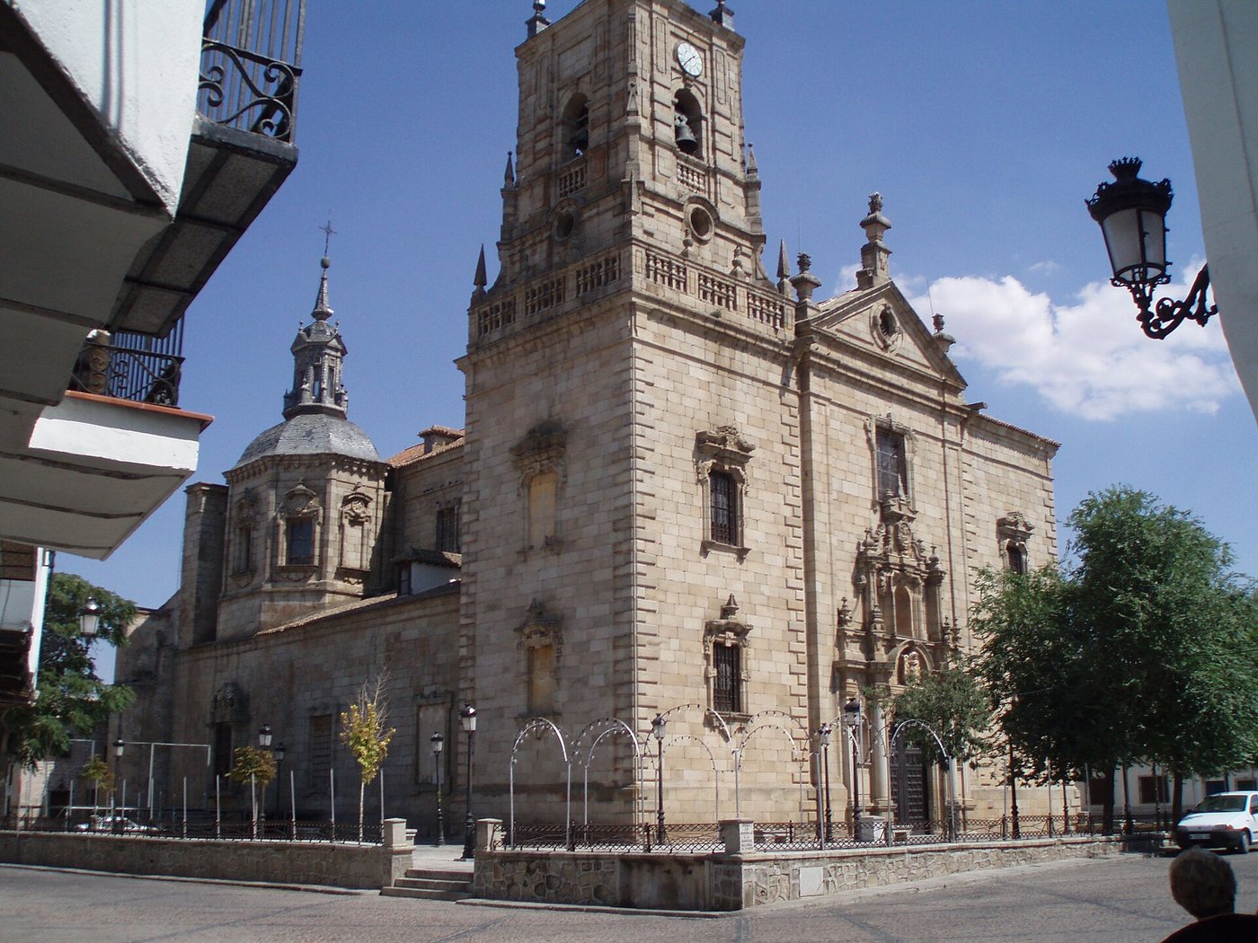 Portada de la iglesia de Santo Tomás el Apóstol de Orgaz (Toledo)