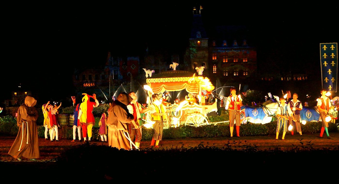 La Cinéscénie, el gran espectáculo nocturno del Puy du Fou original, en Les Épesses (Francia)